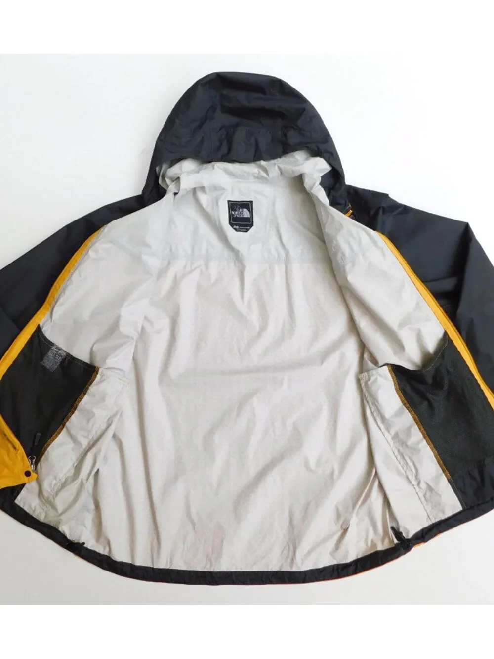 The NORTH FACE Mens Large VENTURE 2 DRYFIT Rain Jacket